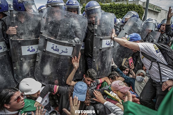 002_World_Press_Photo_of_the_Year_Nominee_Farouk_Batiche_Deutsche_Presse-Agentur.jpg