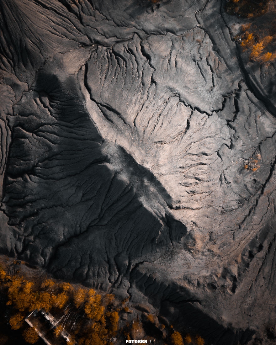Coal-mountain-by-artempikalov-Russia-5e58e2dfd7c51__880.jpg