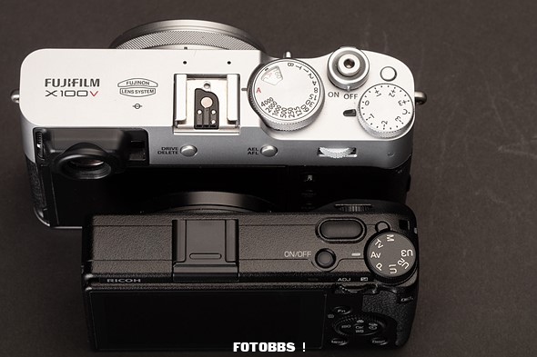 Ricoh_GRIIIx_vs_Fujifilm_X100V_compared.jpg