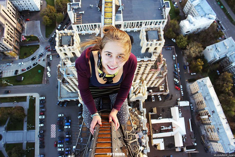 risky-dangerous-selfies-russia-angela-nikolau-61.jpg