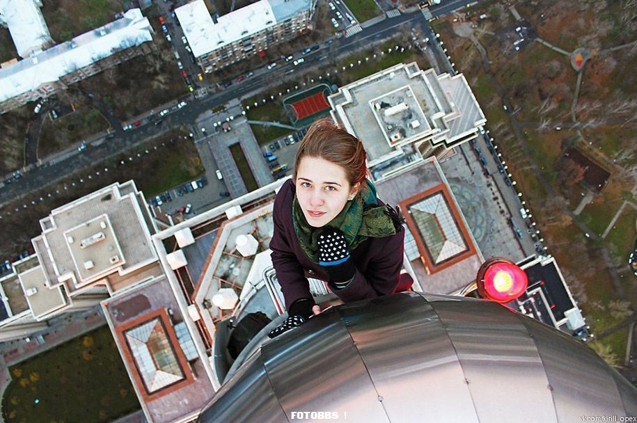 risky-dangerous-selfies-russia-angela-nikolau-56.jpg