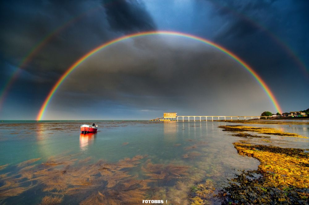 Jamie_Russell_-_Departing_Storm_over_Bembridge_Lifeboat_Station.jpg